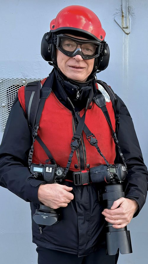 Les photographes d'HELICOPASSION en tenue de sécurité sur le pont d'envol