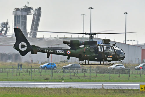 Hélicoptère Gazelle GBI, capable de tirer des missiles HOT antichar