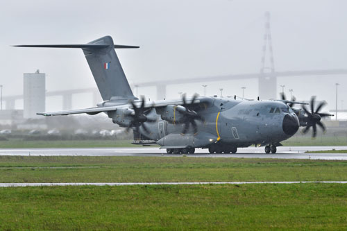 Atterrissage de l'avion de transport A400M
