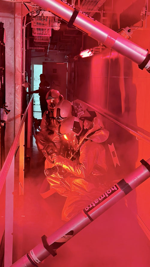 Exercice incendie à bord du PHA Tonnerre