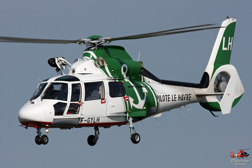 L'hélicoptère AS365 Dauphin F-GYLH des pilotes du Port du Havre