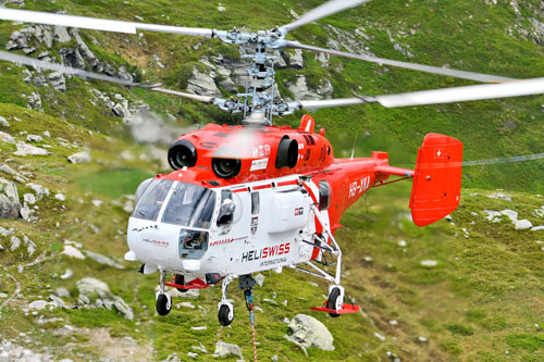 Photo d'hélicoptère avec rotor en mouvement