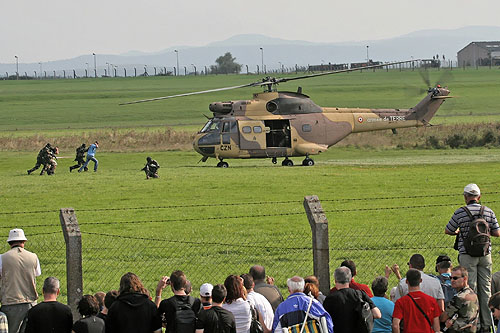 Hélicoptère SA330 Puma ALAT en camouflage désert