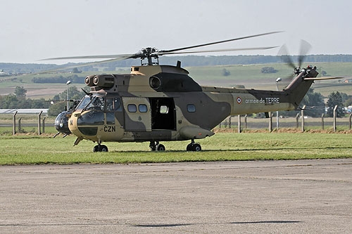 Hélicoptère SA330 Puma ALAT en camouflage désert