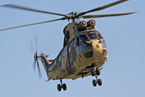 Hélicoptère SA330 Puma ALAT en camouflage désert