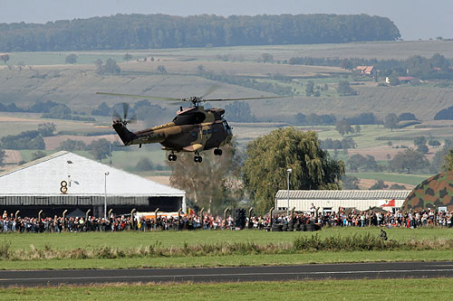 Hélicoptère SA330 Puma ALAT en camouflage désert