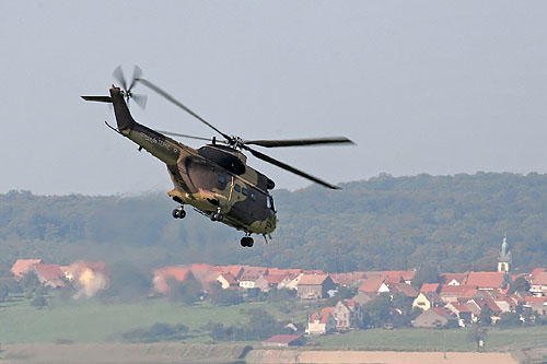 Hélicoptère SA330 Puma ALAT en camouflage désert