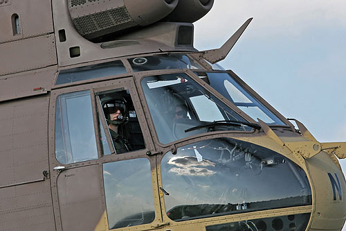 Hélicoptère SA330 Puma ALAT en camouflage désert