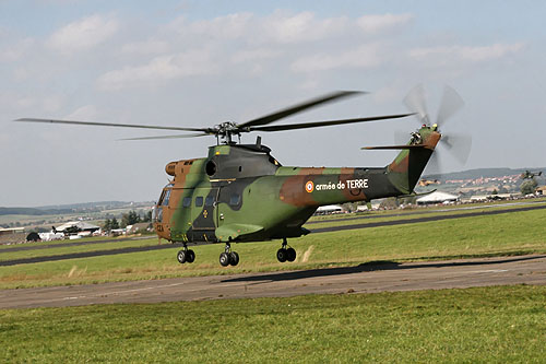 Hélicoptère SA330 Puma ALAT en camouflage Europe