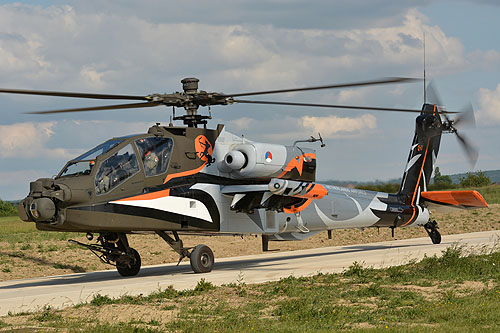 Hélicoptère AH64 Apache KLU