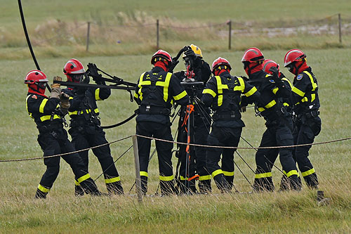 Extraction des pompiers par nacelle ESCAPE