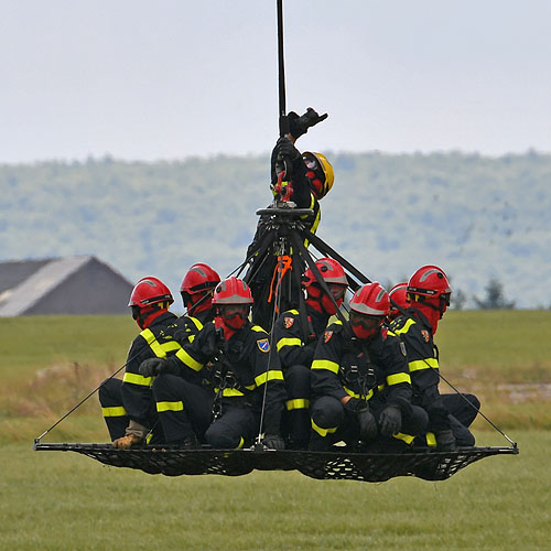 Extraction des pompiers par nacelle ESCAPE