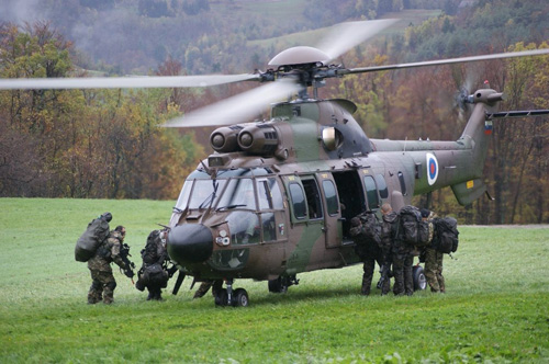 Hélicoptère AS532 Cougar de l'armée slovène