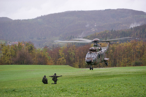 Hélicoptère AS532 Cougar de l'armée slovène