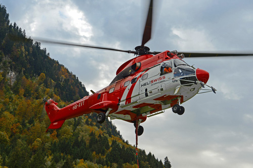 Hélicoptère AS332 C1 SuperPuma HB-XVY d'HELISWISS