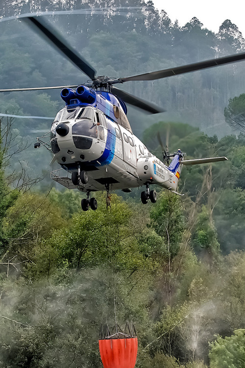 Hélicoptère SA330 Puma EC-JYE d'HELISURESTE