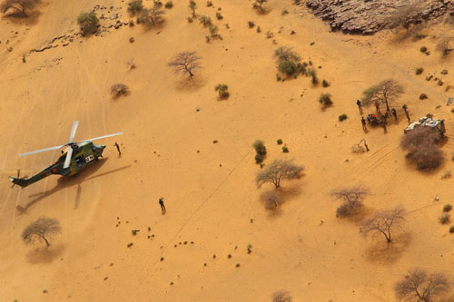 Hélicoptère IAR330L Puma Roumanie au Mali