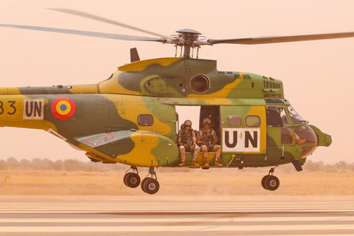 Hélicoptère IAR330L Puma Roumanie au Mali