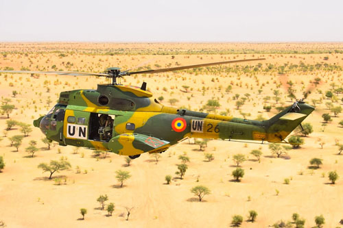 Hélicoptère IAR330L Puma Roumanie au Mali