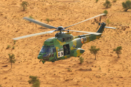 Hélicoptère IAR330L Puma Roumanie au Mali