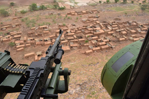 Hélicoptère IAR330L Puma Roumanie au Mali