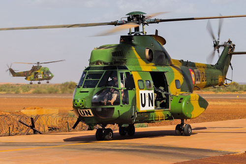 Hélicoptère IAR330L Puma Roumanie au Mali