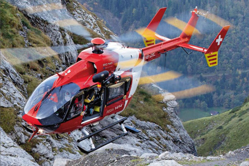 Dans le cockpit d'un hélicoptère AW109 de la REGA