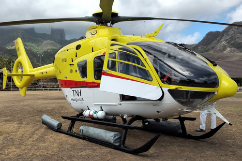 Hélicoptère EC135 F-GTKB de Tahiti Nui Helicopters aux couleurs des Marquises