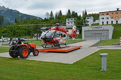 H145 de l'ARA Luftrettung, hôpital d'Ehenbichl, Reutte, Autriche