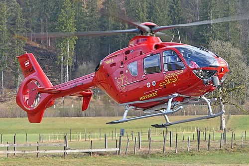 Hélicoptère de secours EC135 OE-XLR de SHS