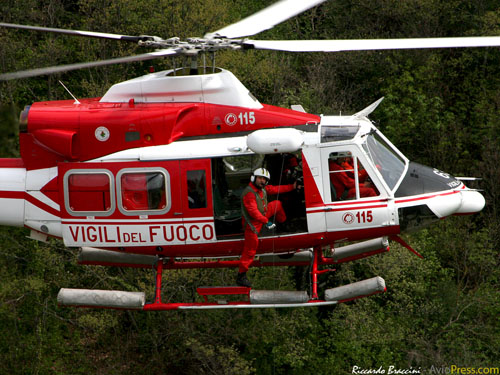 Hélicoptère AB412 des pompiers italiens