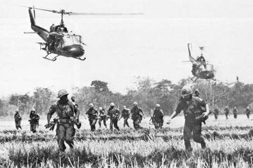 Hélicoptère UH1 Huey US Army au Vietnam