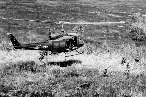 Hélicoptère UH1 Huey US Army au Vietnam