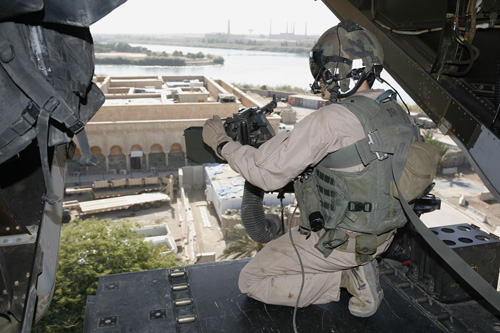 Tireur sur la rampe arrière du V22 Osprey