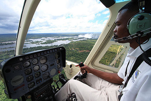 Survol en hélicoptère des chutes Victoria au Zimbabwe