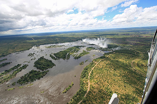 Survol en hélicoptère des chutes Victoria au Zimbabwe