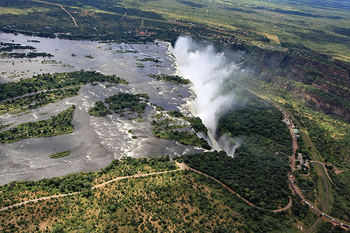 Survol en hélicoptère des chutes Victoria au Zimbabwe