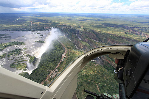 Survol en hélicoptère des chutes Victoria au Zimbabwe