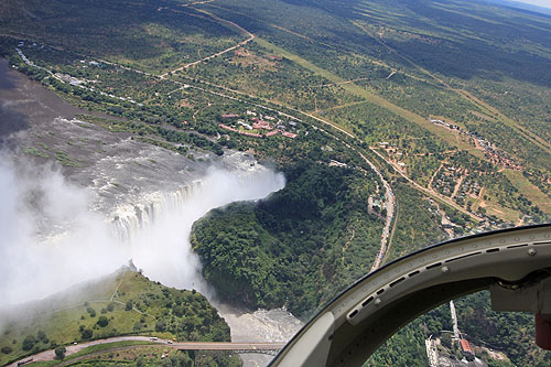 Survol en hélicoptère des chutes Victoria au Zimbabwe