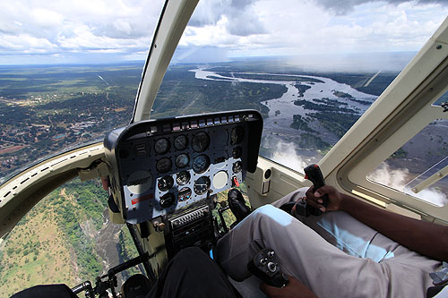 Survol en hélicoptère des chutes Victoria au Zimbabwe