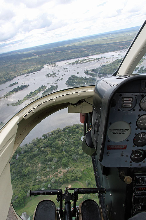 Survol en hélicoptère des chutes Victoria au Zimbabwe