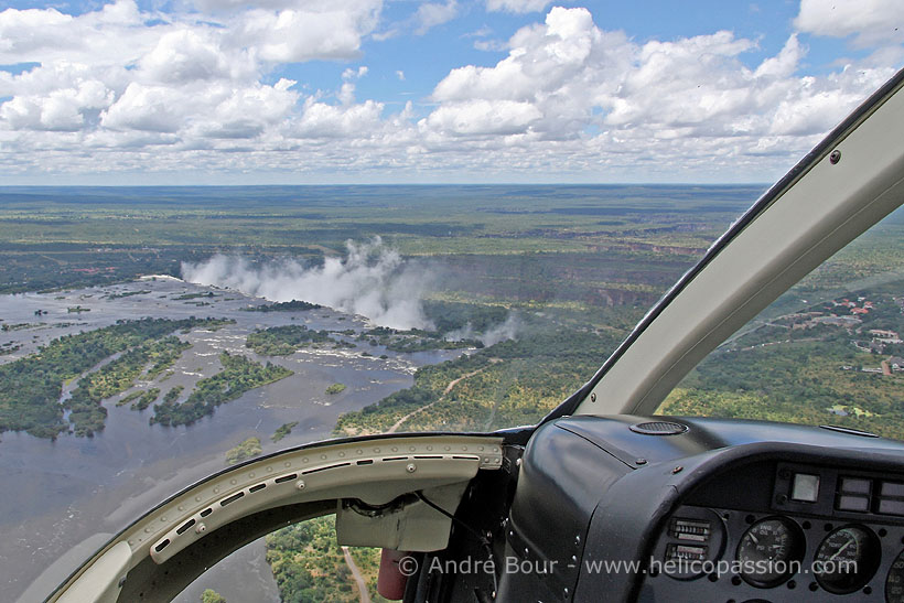 Survol en hélicoptère des chutes Victoria au Zimbabwe