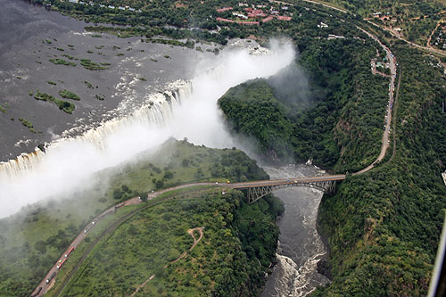 Survol en hélicoptère des chutes Victoria au Zimbabwe