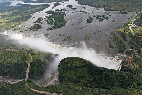 Survol en hélicoptère des chutes Victoria au Zimbabwe