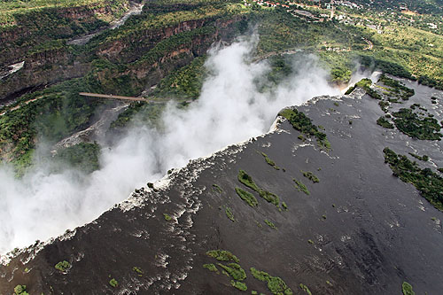 Survol en hélicoptère des chutes Victoria au Zimbabwe