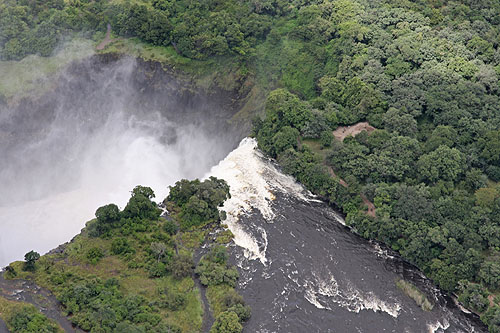 Survol en hélicoptère des chutes Victoria au Zimbabwe