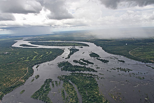 Survol en hélicoptère des chutes Victoria au Zimbabwe