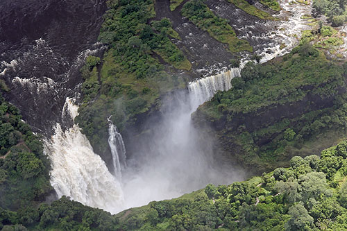 Survol en hélicoptère des chutes Victoria au Zimbabwe