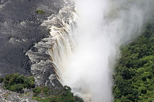 Survol en hélicoptère des chutes Victoria au Zimbabwe