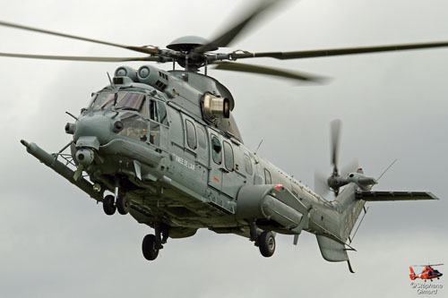 Hélicoptère de recherche et sauvetage au combat EC725 Caracal de l'Armée de l'Air